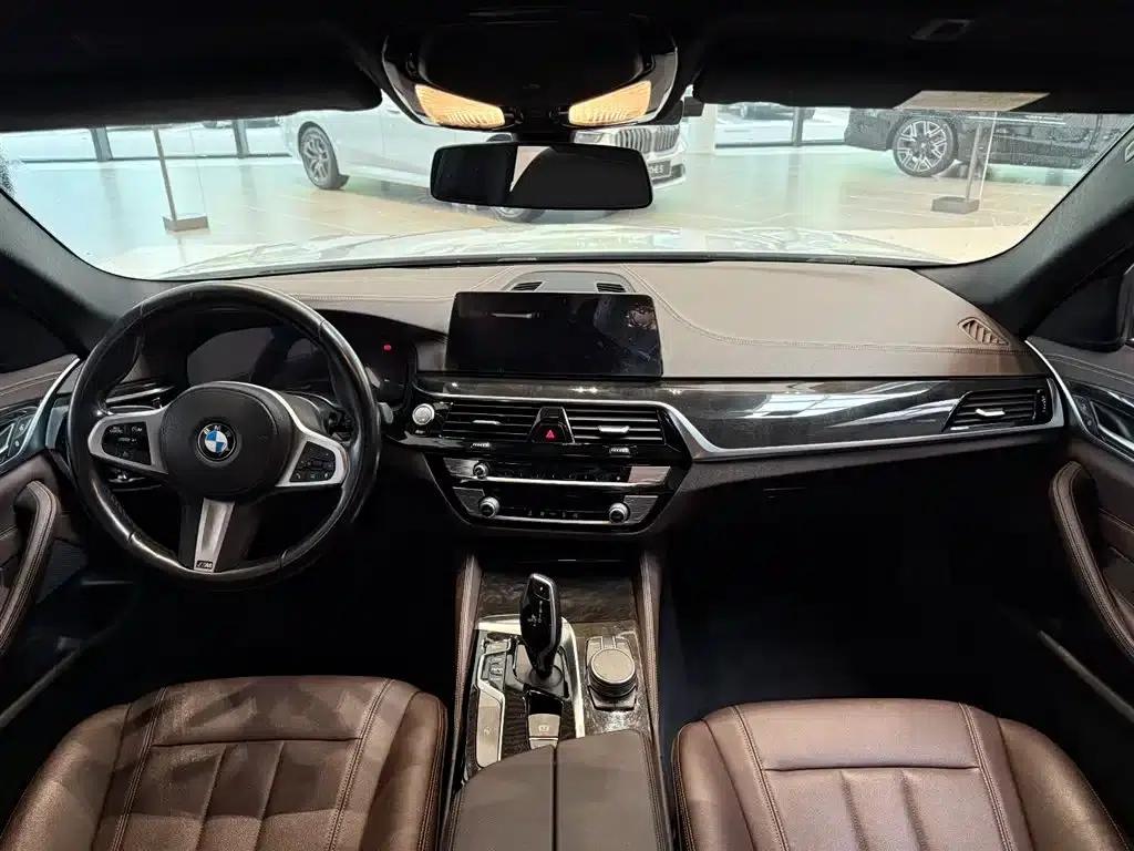 2020 BMW 5 Series 525Li M Sport Package — миниатюра 10