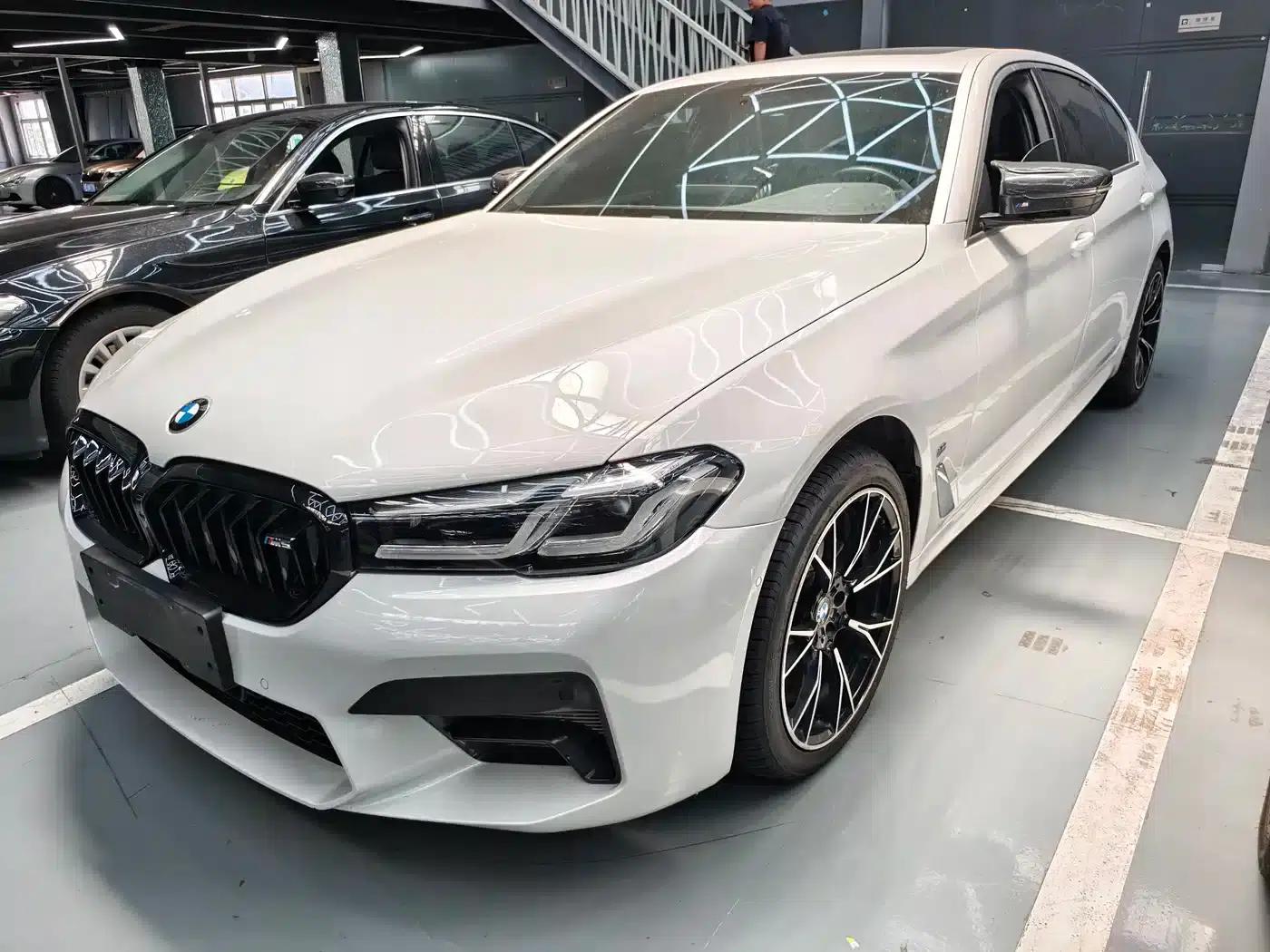 2023 BMW 5 Series 530Li Luxury M Sport Package — миниатюра 1