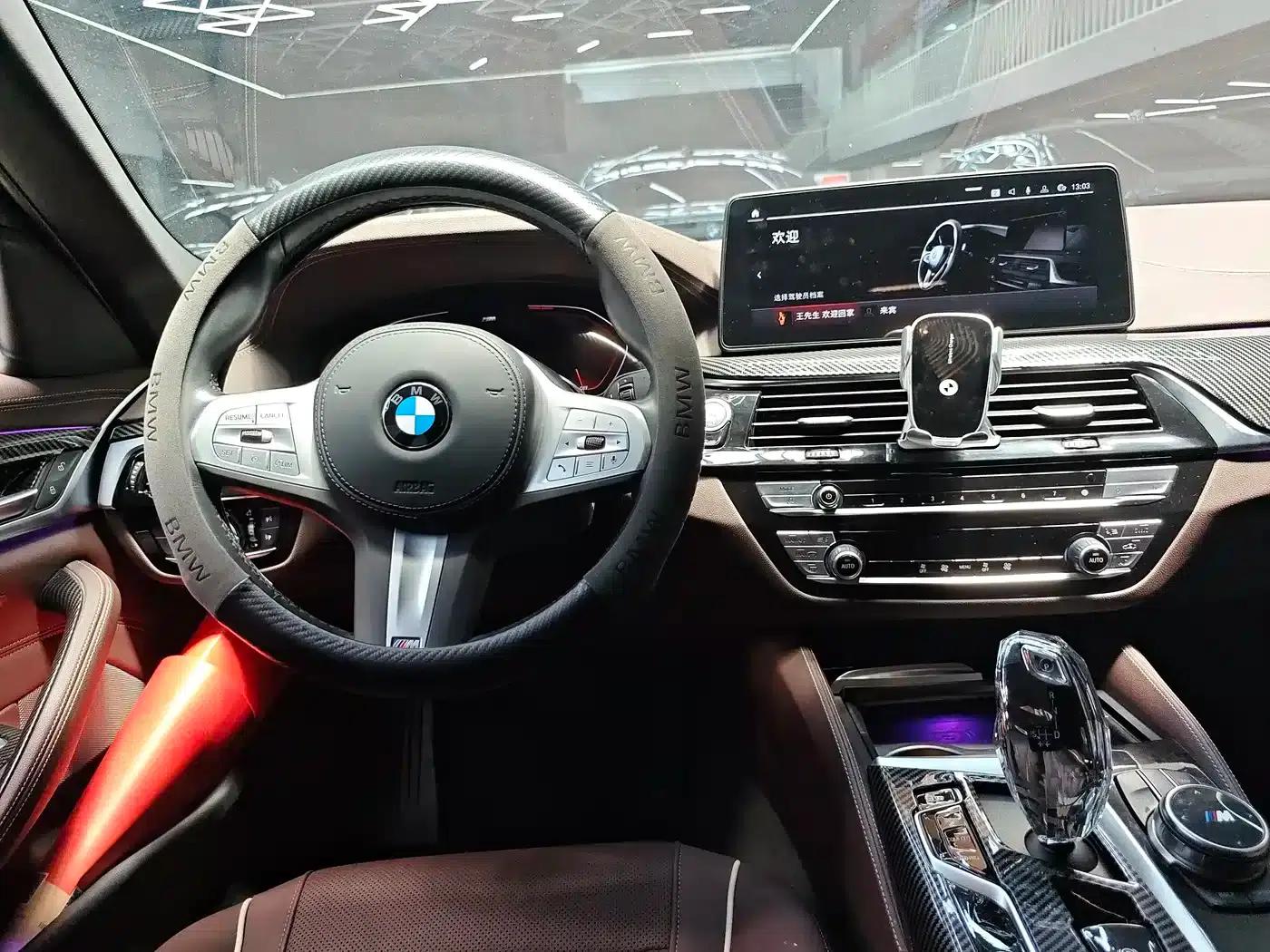 2023 BMW 5 Series 530Li Luxury M Sport Package — миниатюра 11