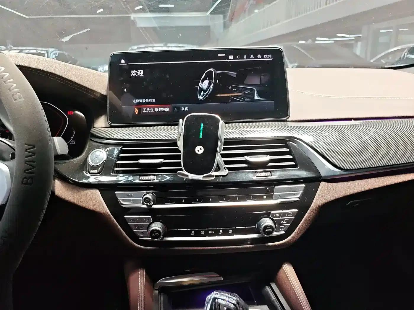 2023 BMW 5 Series 530Li Luxury M Sport Package — миниатюра 13