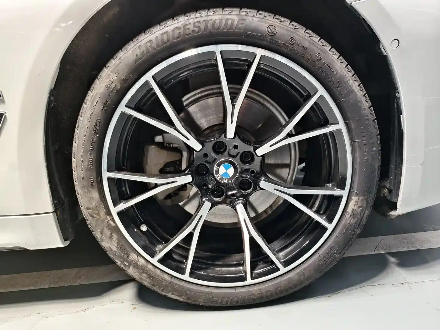 2023 BMW 5 Series 530Li Luxury M Sport Package — миниатюра 4
