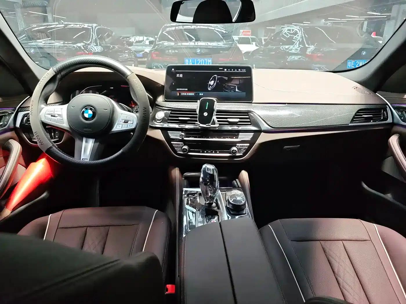 2023 BMW 5 Series 530Li Luxury M Sport Package — миниатюра 10