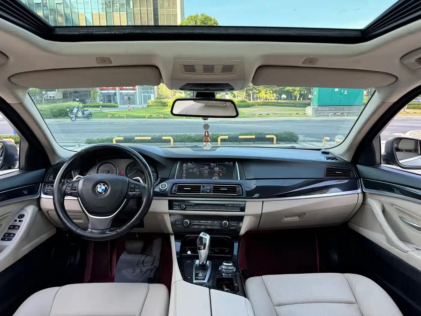 BMW 5 Series 2011 520Li Elegant Edition — миниатюра 12