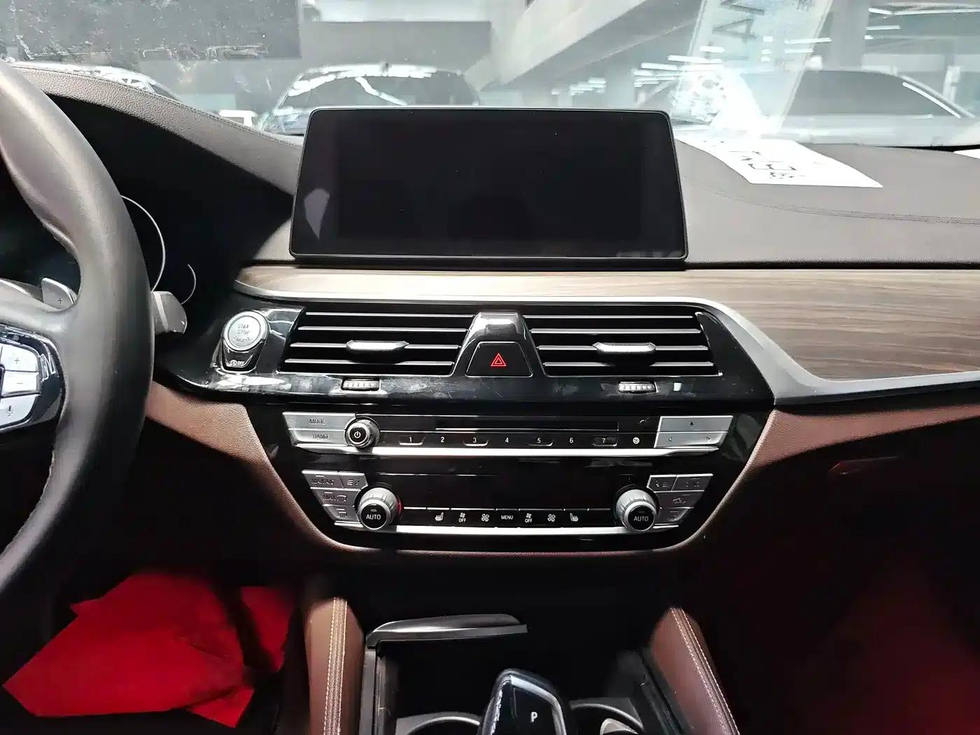 2018 BMW 5 Series Facelift 530Li Leading Luxury Package — миниатюра 12