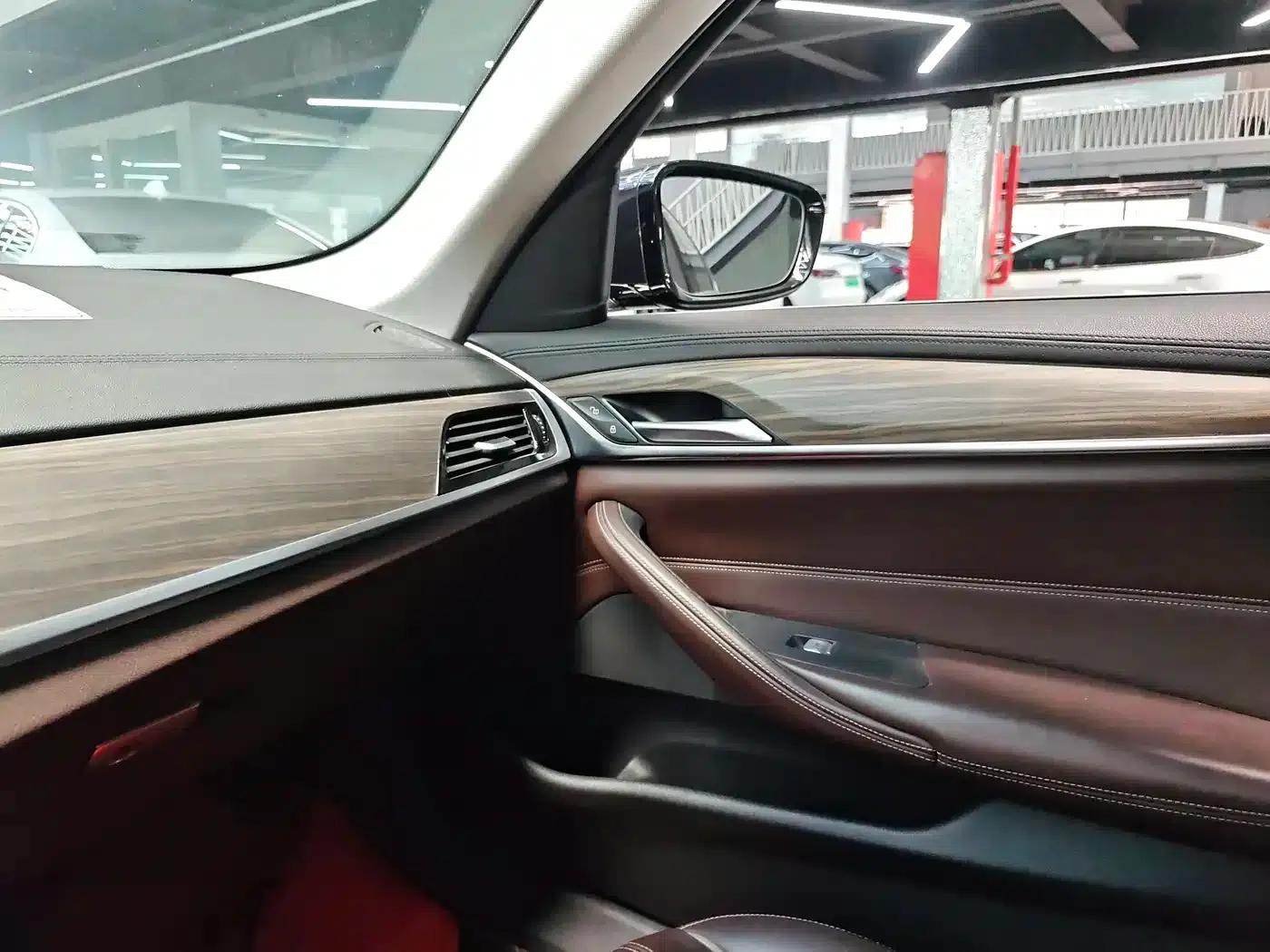 2018 BMW 5 Series Facelift 530Li Leading Luxury Package — миниатюра 13