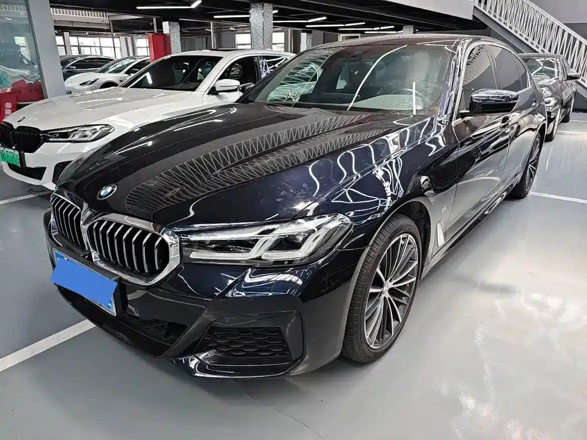 2023 BMW 5 Series 530Li Leading Edition M Sport Package — миниатюра 1