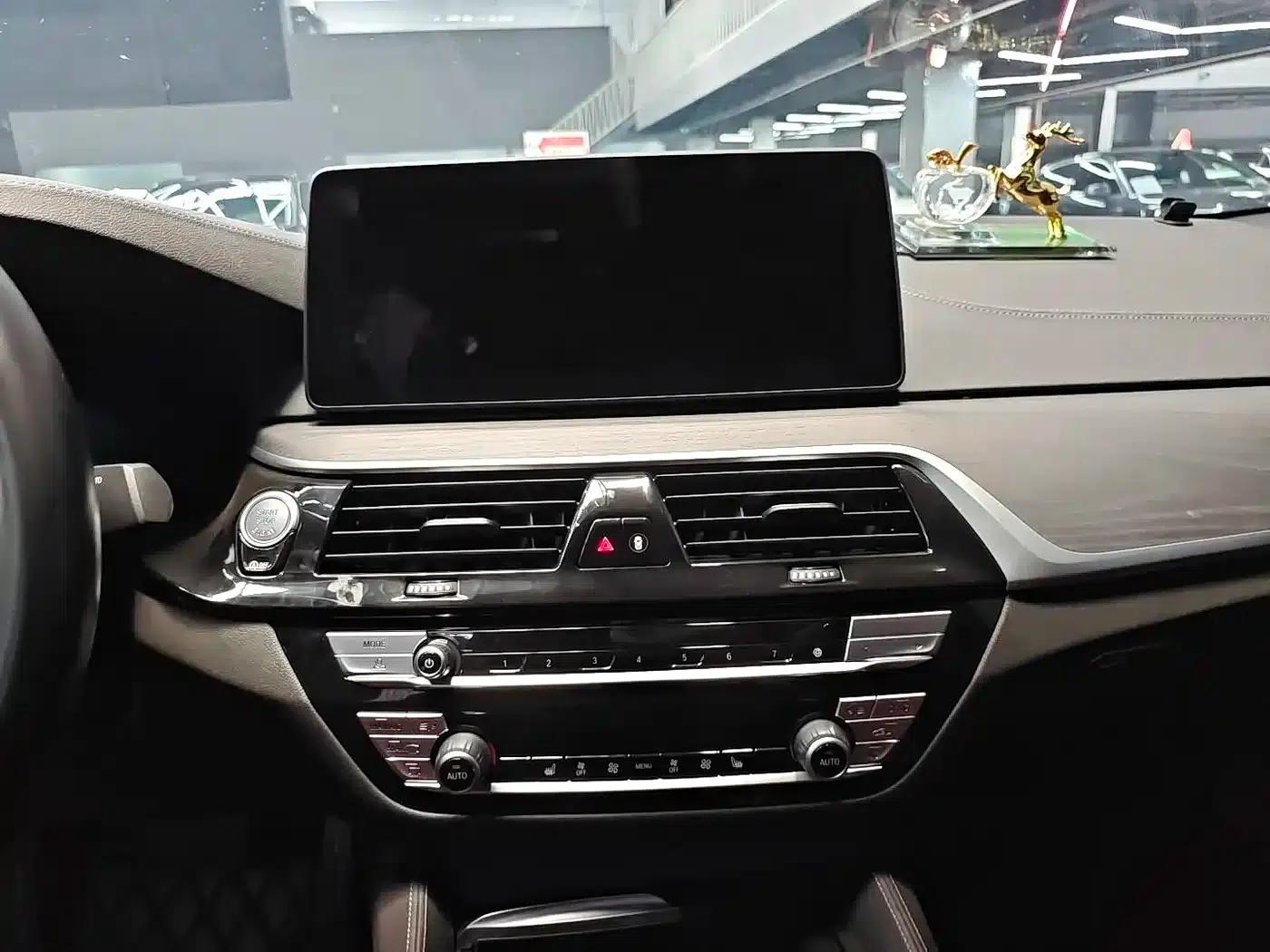 2023 BMW 5 Series 530Li Leading Edition M Sport Package — миниатюра 11