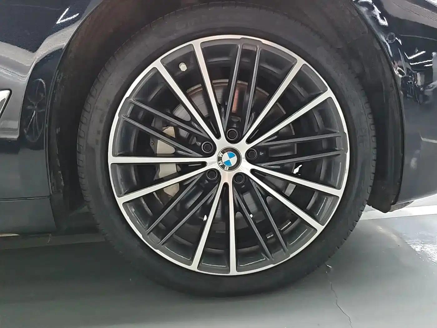 2023 BMW 5 Series 530Li Leading Edition M Sport Package — миниатюра 4