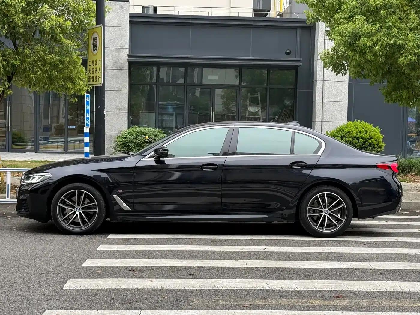 2021 BMW 5 Series 530Li Leading Edition M Sport Package — миниатюра 4