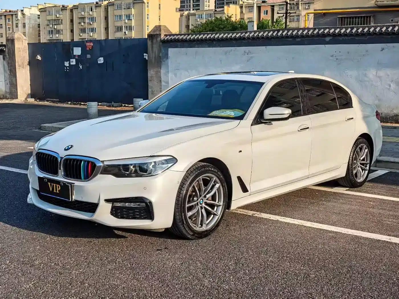 2018 BMW 5 Series 525Li M Sport Package — миниатюра 1
