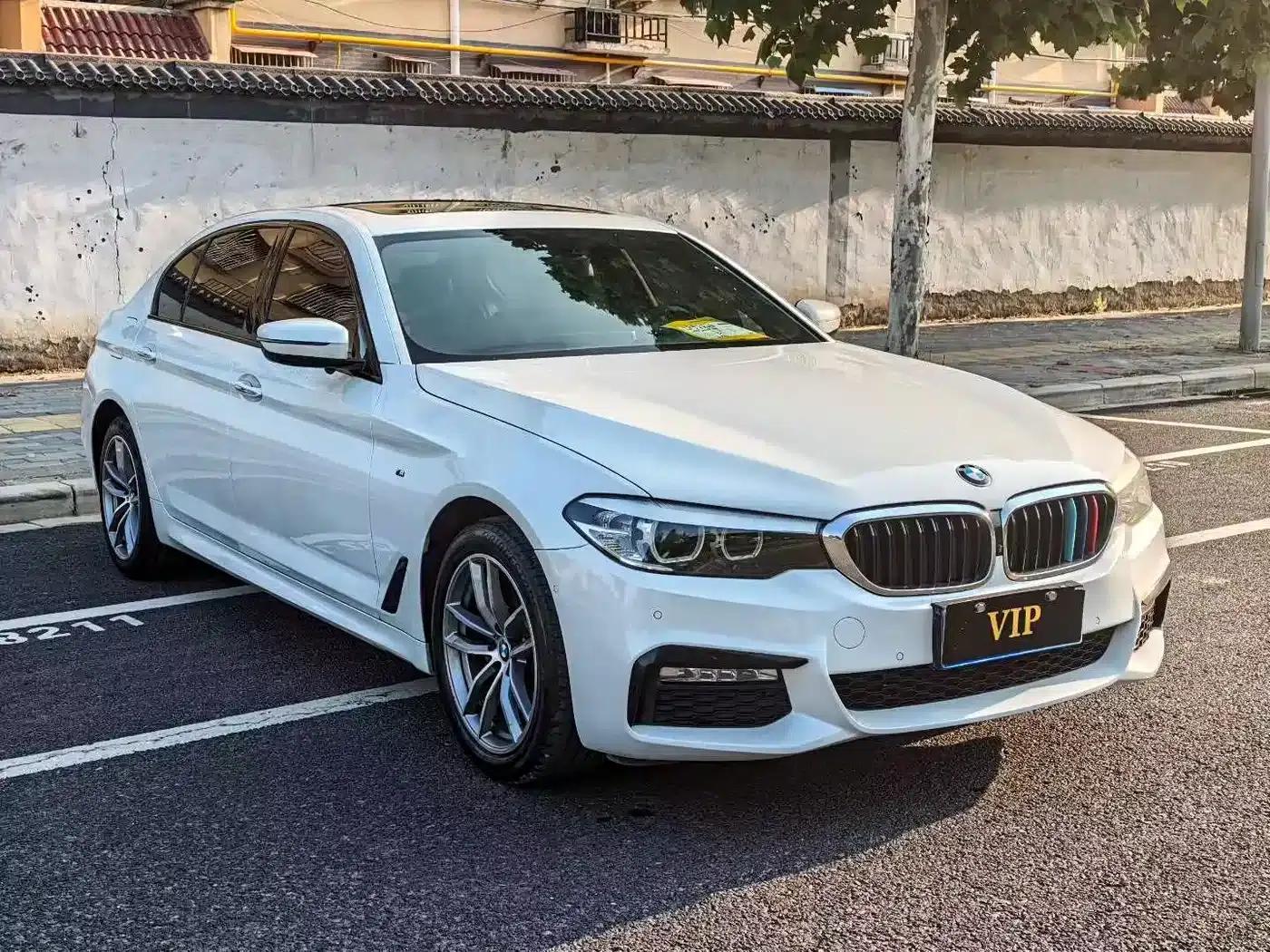 2018 BMW 5 Series 525Li M Sport Package — миниатюра 3