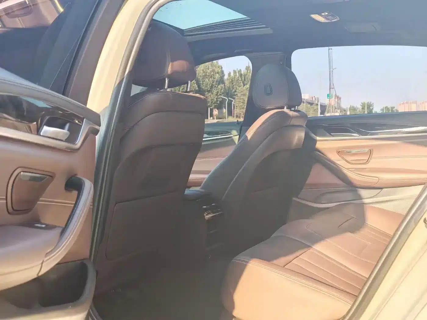 2018 BMW 5 Series 525Li M Sport Package — миниатюра 6