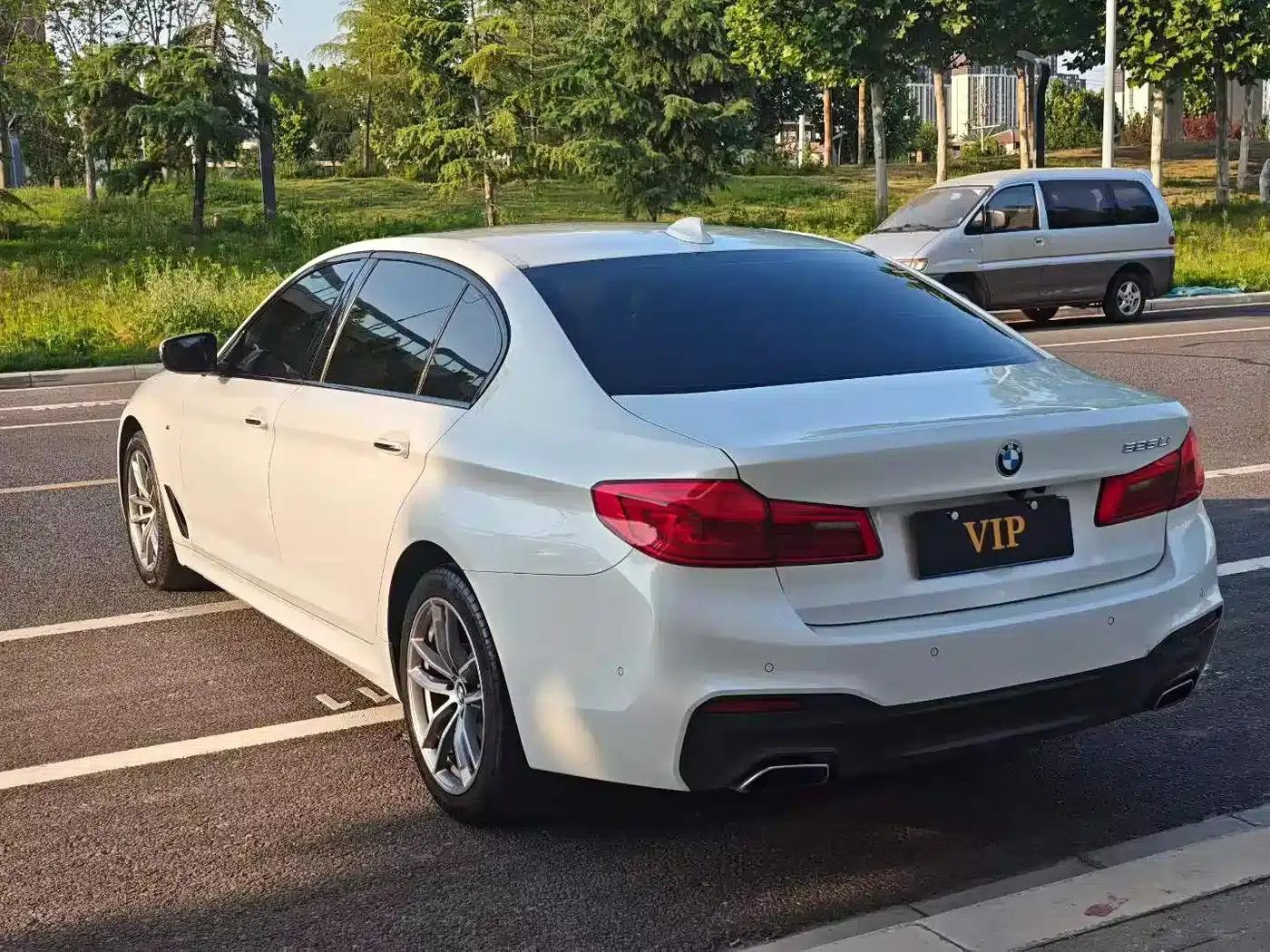 2018 BMW 5 Series 525Li M Sport Package — миниатюра 7