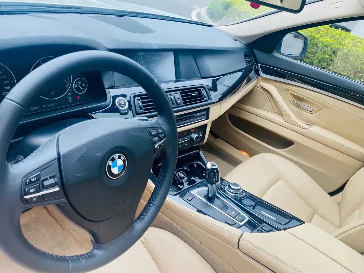 BMW 5 Series 2011 523Li Leading Edition — миниатюра 11
