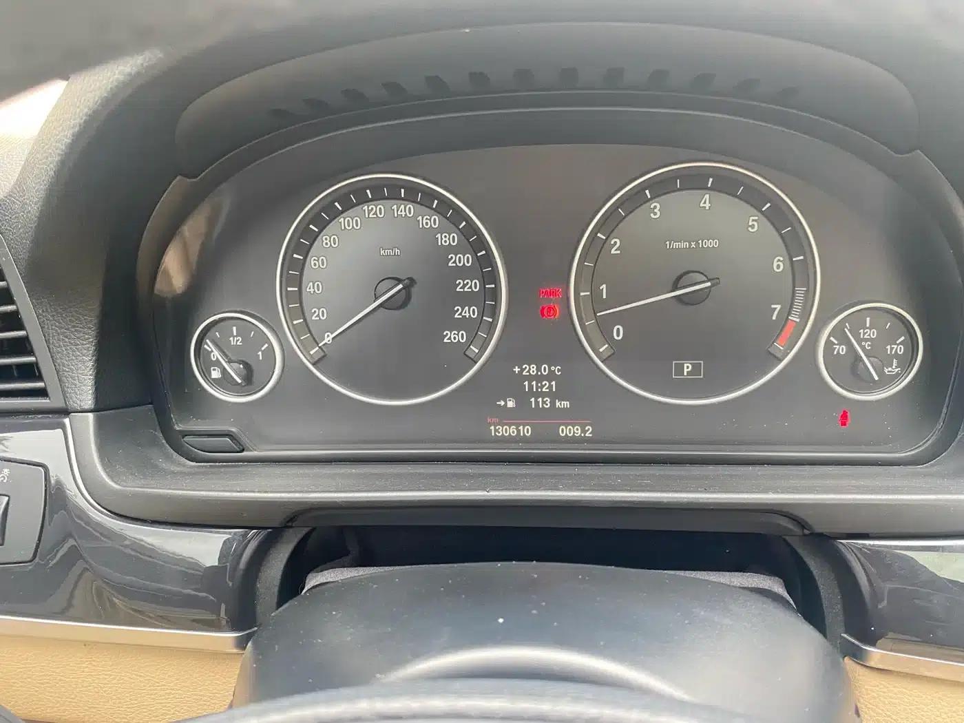 BMW 5 Series 2011 523Li Leading Edition — миниатюра 18