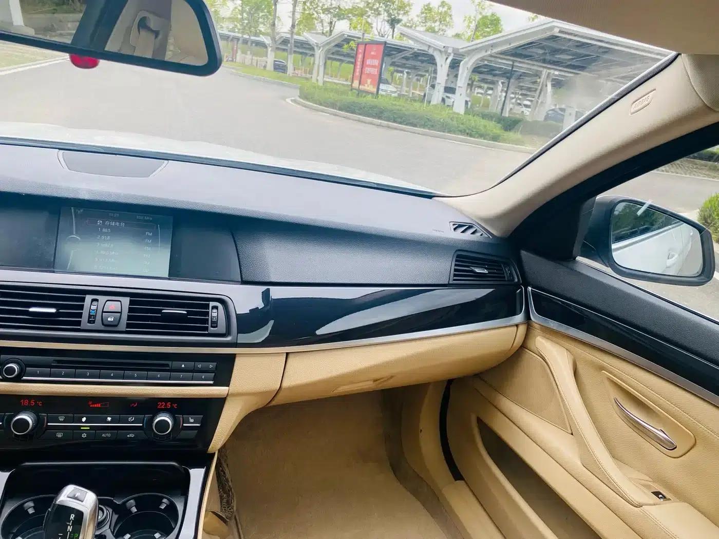 BMW 5 Series 2011 523Li Leading Edition — миниатюра 20