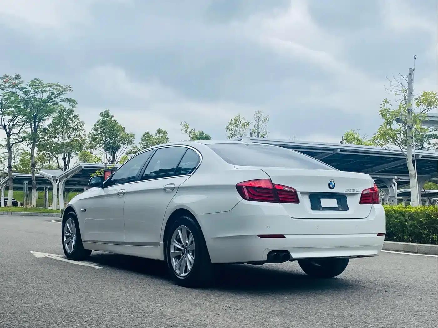 BMW 5 Series 2011 523Li Leading Edition — миниатюра 7