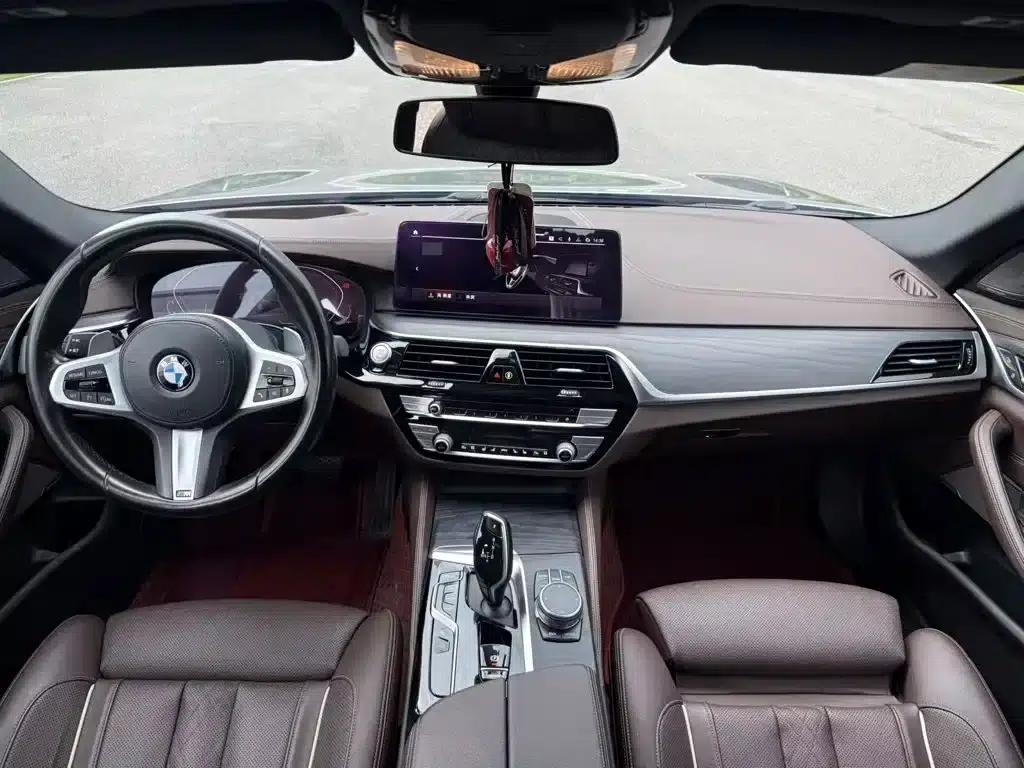 2021 BMW 5 Series 530Li Luxury M Sport Package — миниатюра 6
