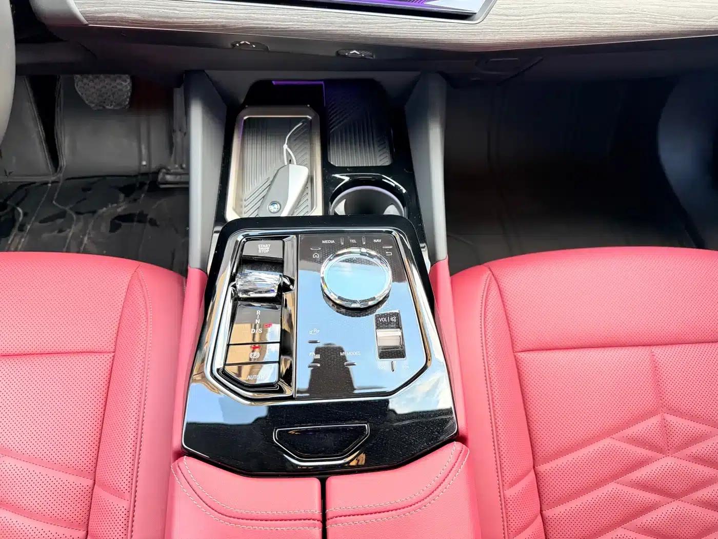 2025 BMW 5 Series 530Li Luxury M Sport Package — миниатюра 12