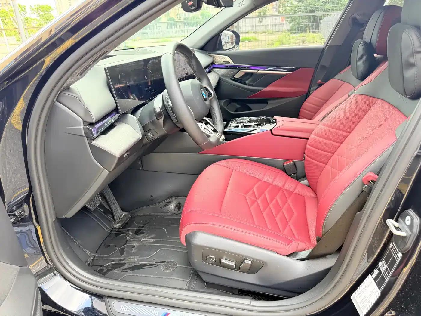 2025 BMW 5 Series 530Li Luxury M Sport Package — миниатюра 9
