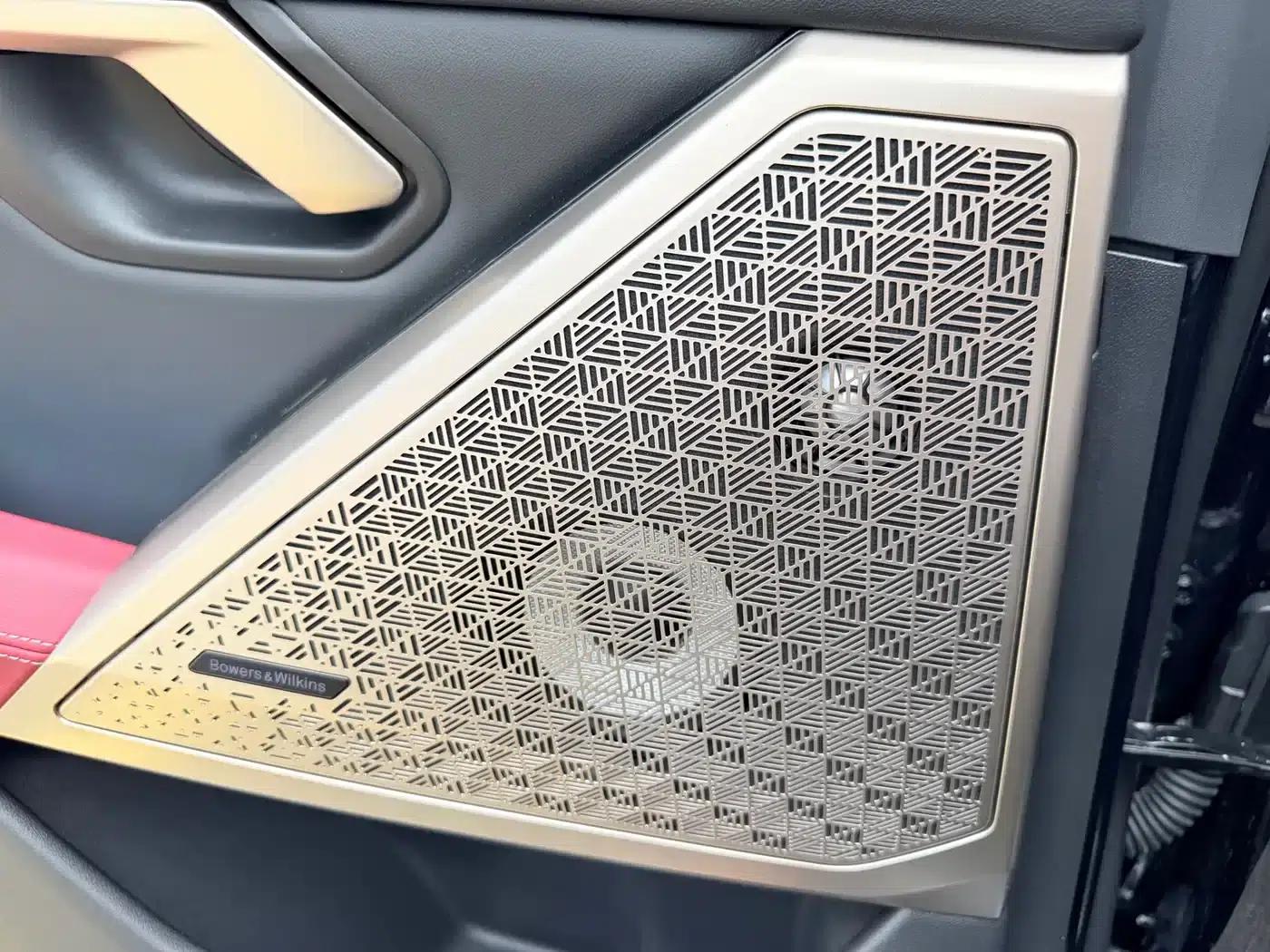 2025 BMW 5 Series 530Li Luxury M Sport Package — миниатюра 10