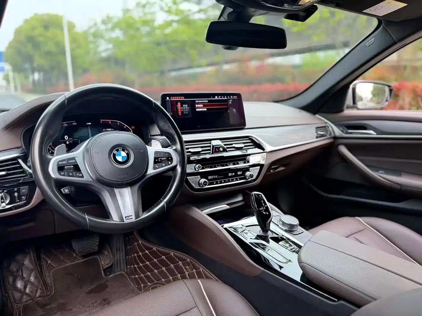 2021 BMW 5 Series 530Li Leading Edition M Sport Package — миниатюра 4