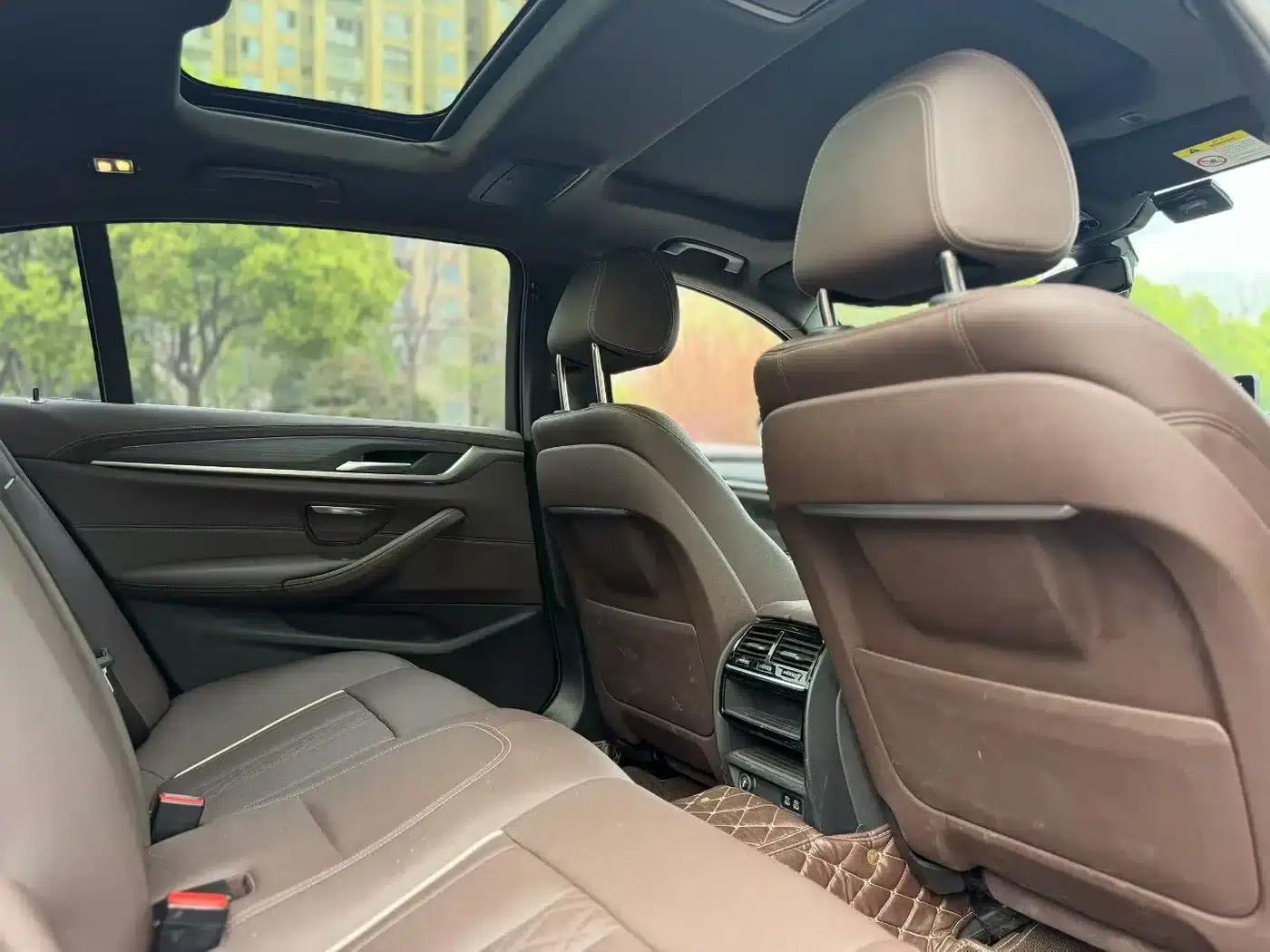 2021 BMW 5 Series 530Li Leading Edition M Sport Package — миниатюра 6