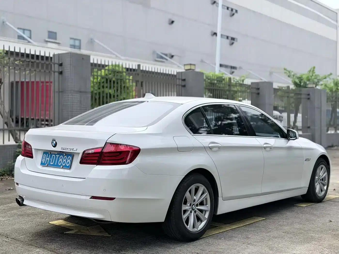 BMW 5 Series 2012 523Li Luxury — миниатюра 3