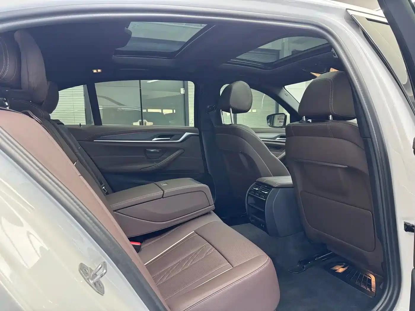 2023 BMW 5 Series 530Li xDrive M Sport Package — миниатюра 14