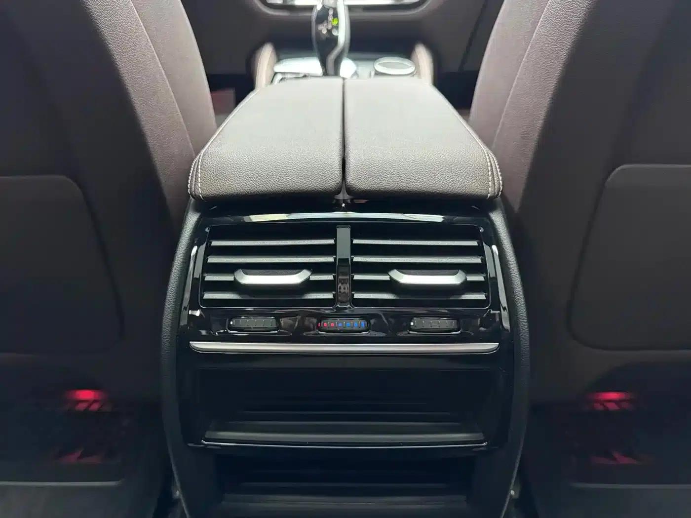2023 BMW 5 Series 530Li xDrive M Sport Package — миниатюра 16