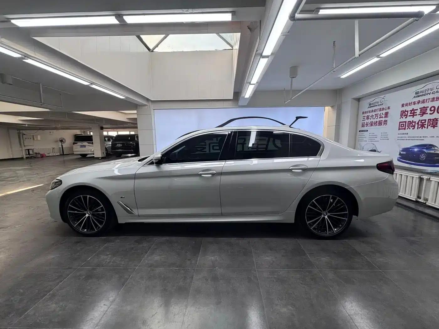 2023 BMW 5 Series 530Li xDrive M Sport Package — миниатюра 4