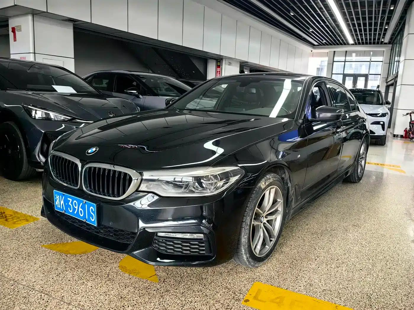 2018 BMW 5 Series 525Li M Sport Package — миниатюра 1