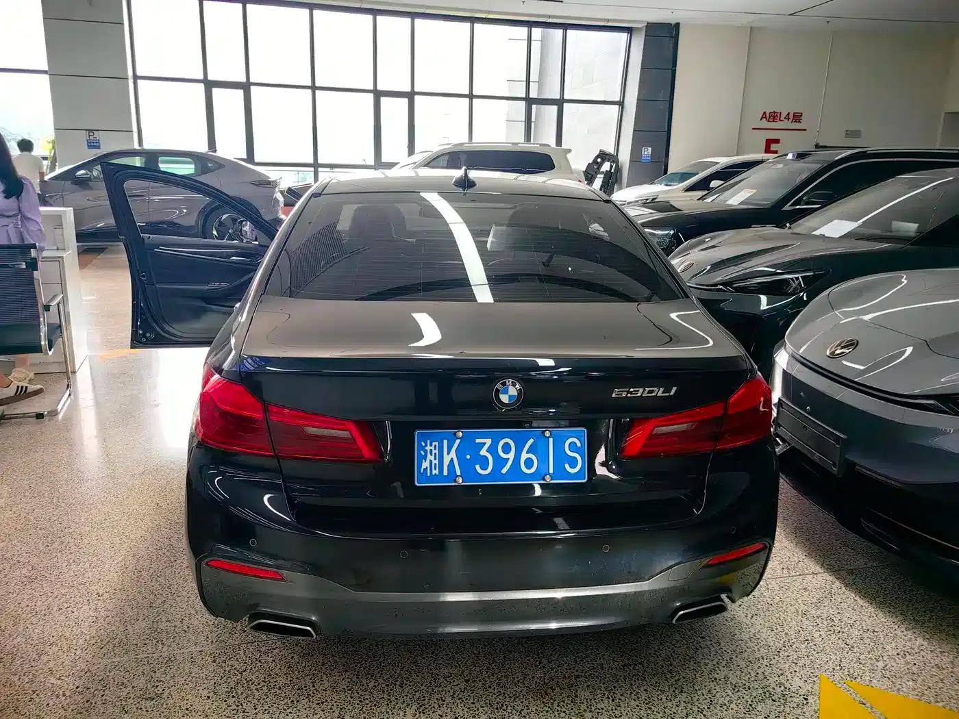 2018 BMW 5 Series 525Li M Sport Package — миниатюра 7