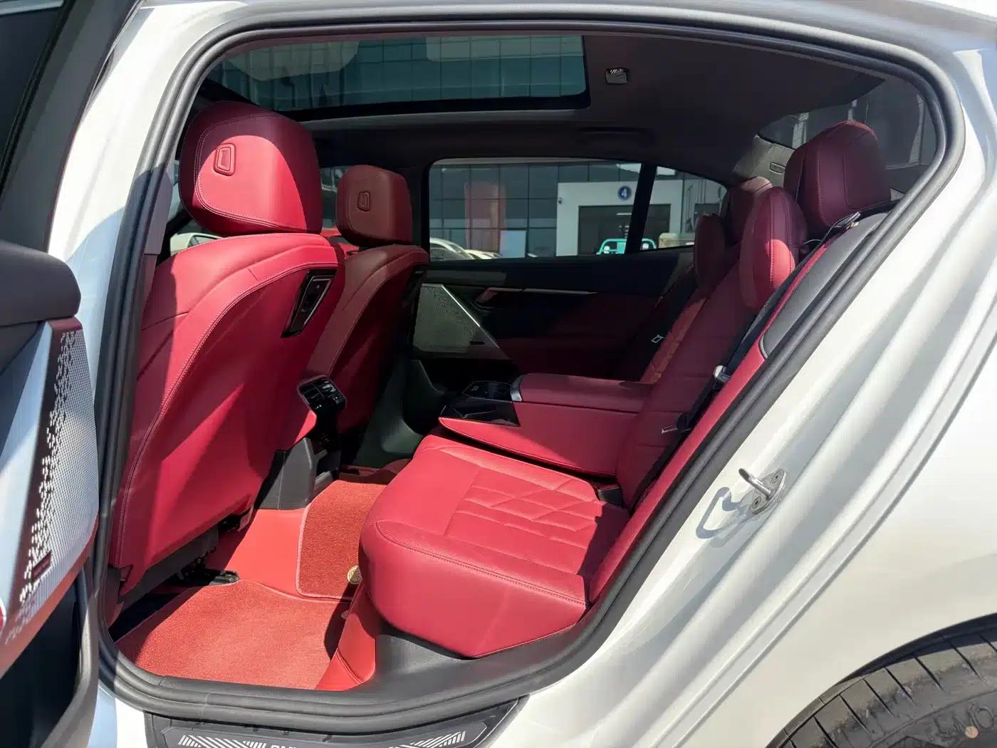 2024 BMW 5 Series 525Li Luxury Package — миниатюра 6