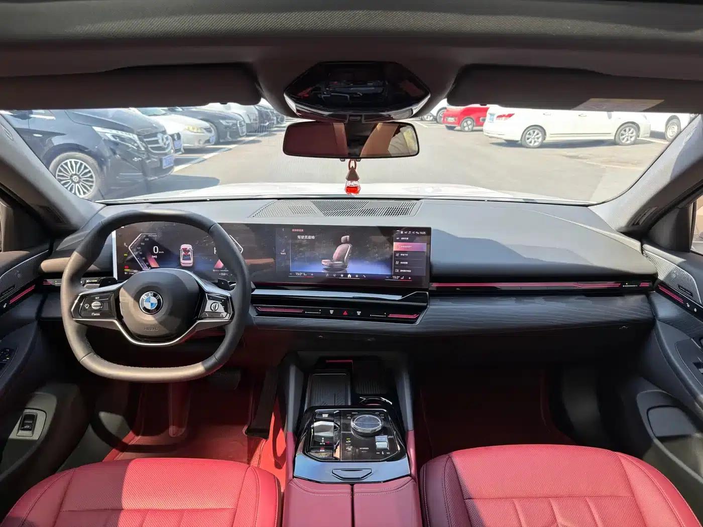 2024 BMW 5 Series 525Li Luxury Package — миниатюра 7