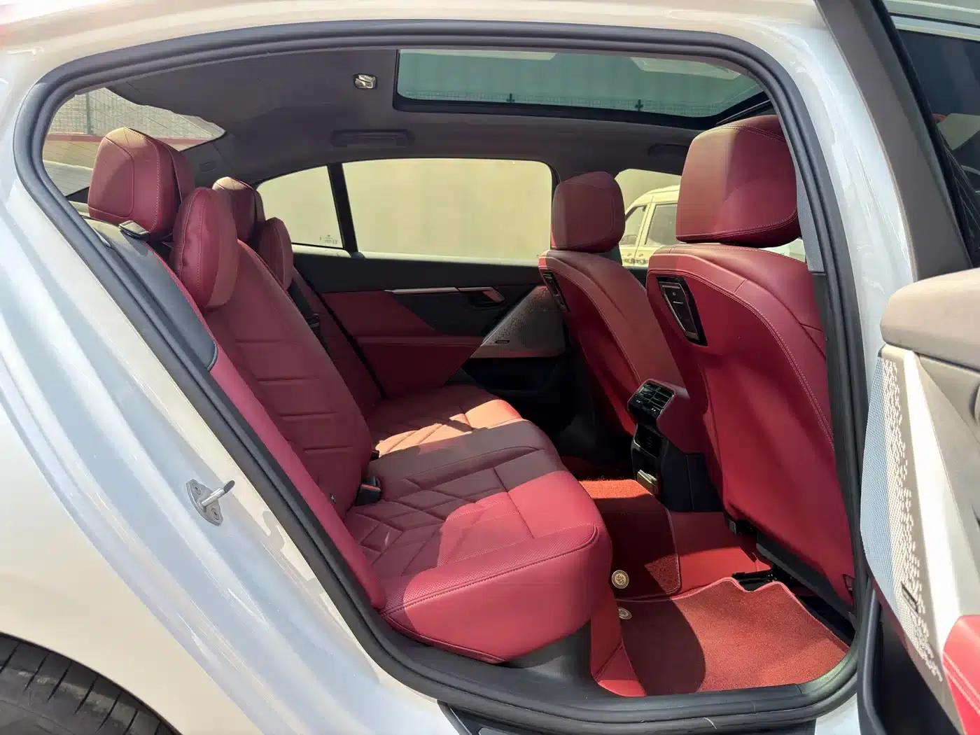 2024 BMW 5 Series 525Li Luxury Package — миниатюра 10