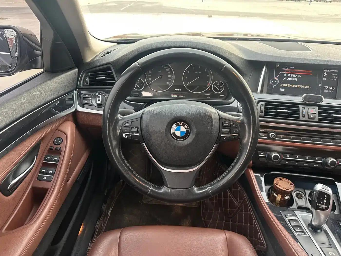 BMW 5 Series 2017 520Li Elegant Edition — миниатюра 11