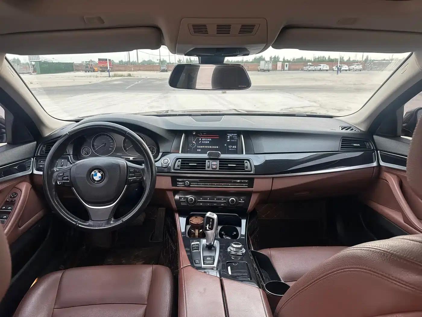 BMW 5 Series 2017 520Li Elegant Edition — миниатюра 13