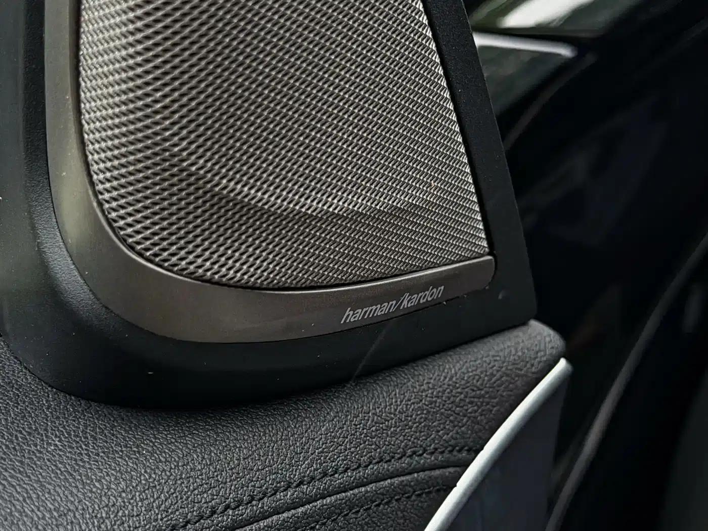 2019 BMW 5 Series 530Li Leading Edition M Sport Package — миниатюра 12