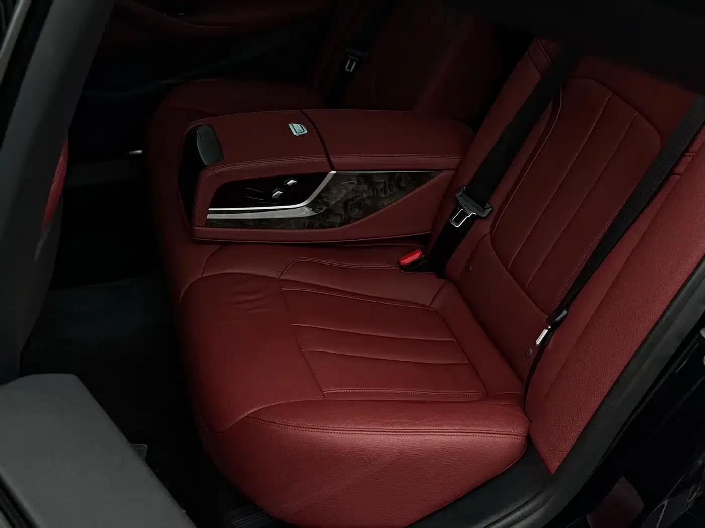 2019 BMW 5 Series 530Li Leading Edition M Sport Package — миниатюра 17
