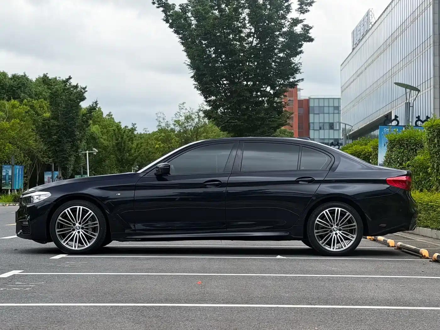 2019 BMW 5 Series 530Li Leading Edition M Sport Package — миниатюра 3