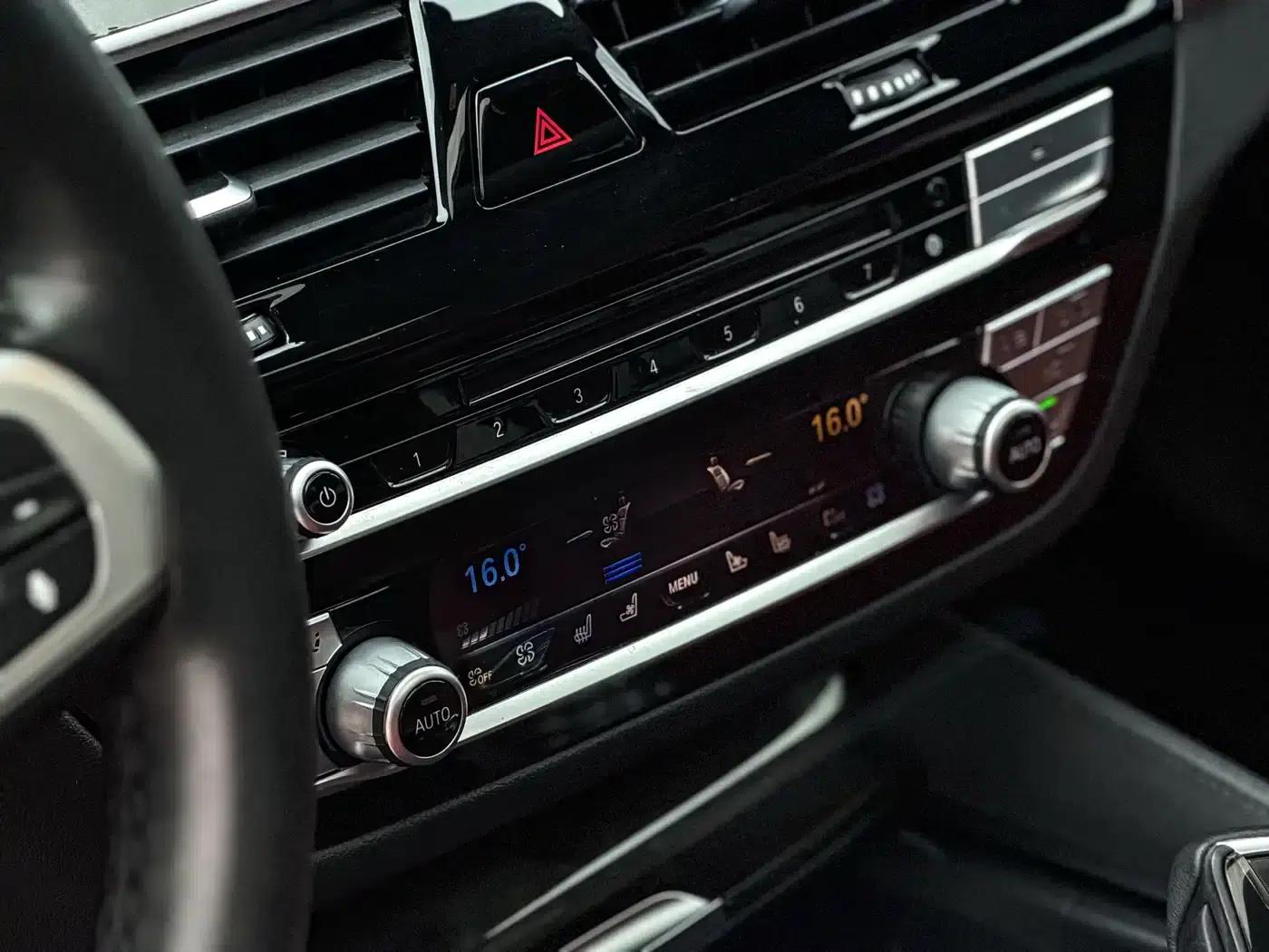 2019 BMW 5 Series 530Li Leading Edition M Sport Package — миниатюра 10