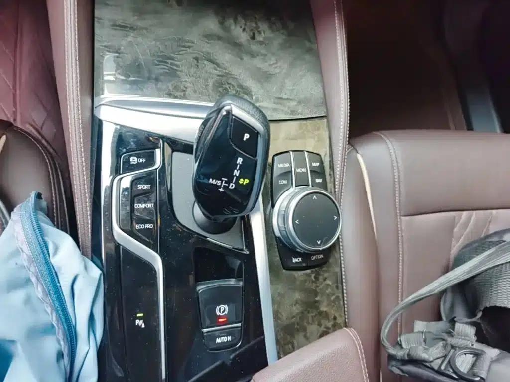 2021 BMW 5 Series 525Li Luxury Package — миниатюра 10