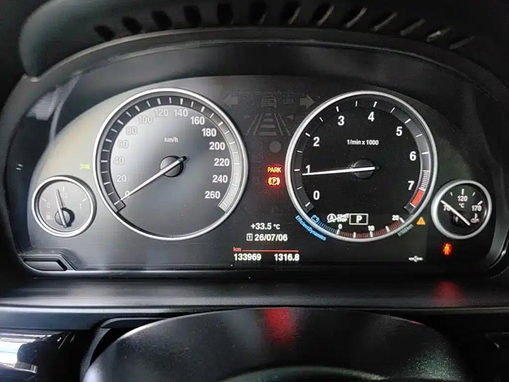 BMW 5 Series 2017 525Li Leading Edition — миниатюра 12