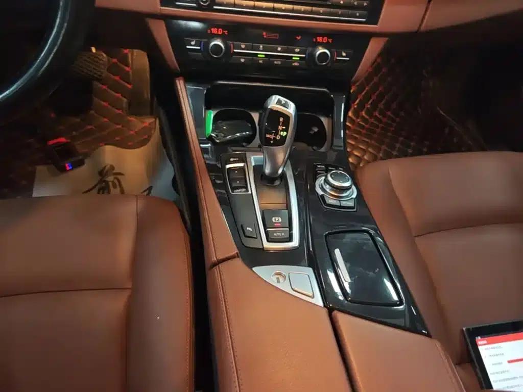 BMW 5 Series 2017 520Li Elegant Edition — миниатюра 14