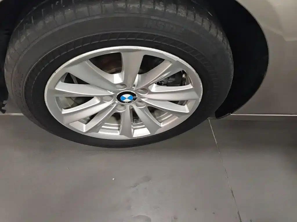 BMW 5 Series 2017 520Li Elegant Edition — миниатюра 23