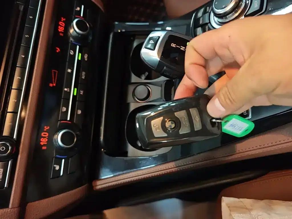 BMW 5 Series 2017 520Li Elegant Edition — миниатюра 9