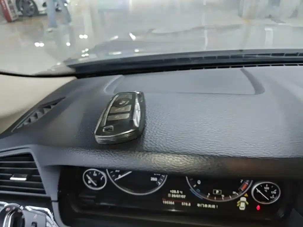 2014 BMW 5 Series 525Li Luxury Design Package — миниатюра 9