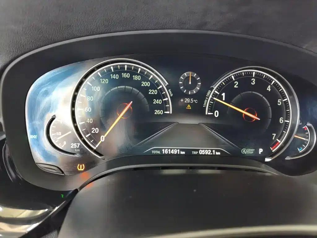 2018 BMW 5 Series 530Li Leading Edition M Sport Package — миниатюра 12