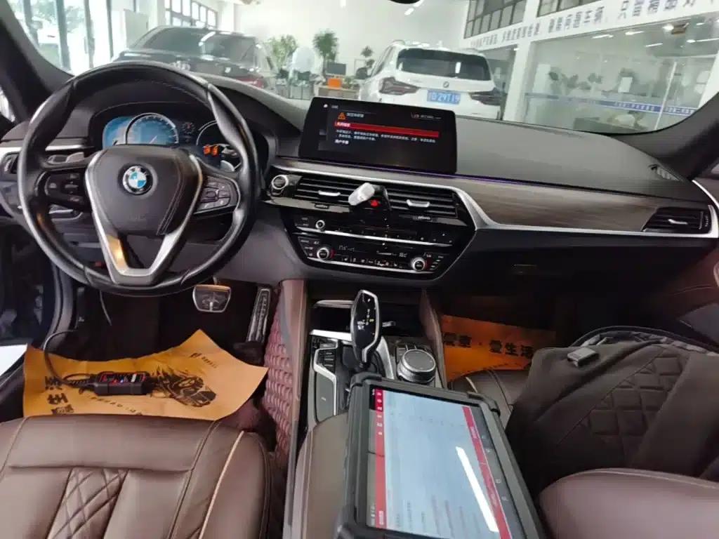 2018 BMW 5 Series 530Li Leading Edition M Sport Package — миниатюра 13
